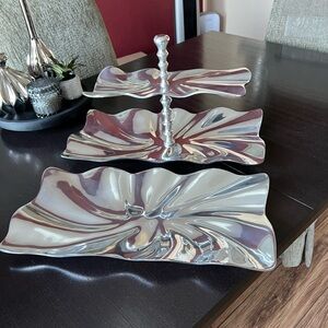 Bundle Tiered Serving/Entertaining Tray with Additional Matching Tray